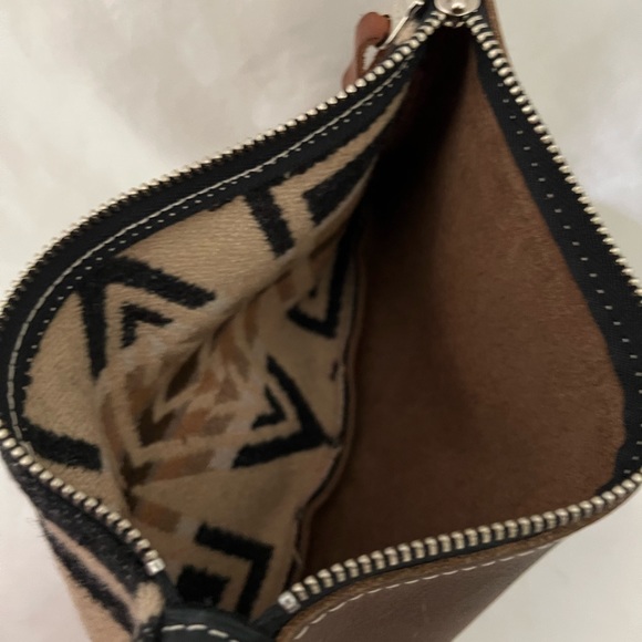 Amellia’s Handcrafts Wristlet - Picture 3 of 6